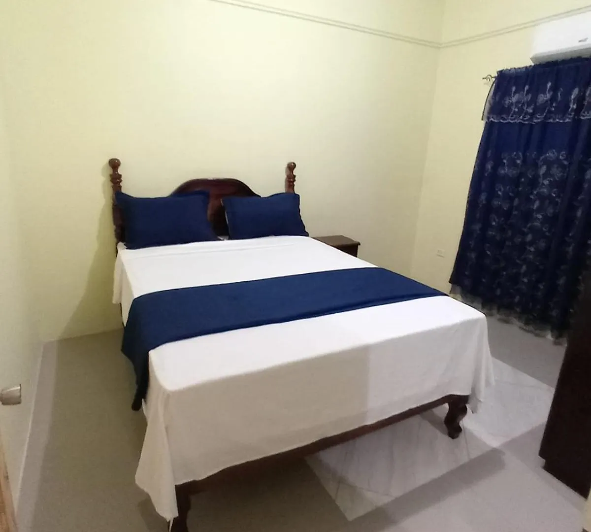 Royal Vybez Vacation Homes Spanish Town Apartment
